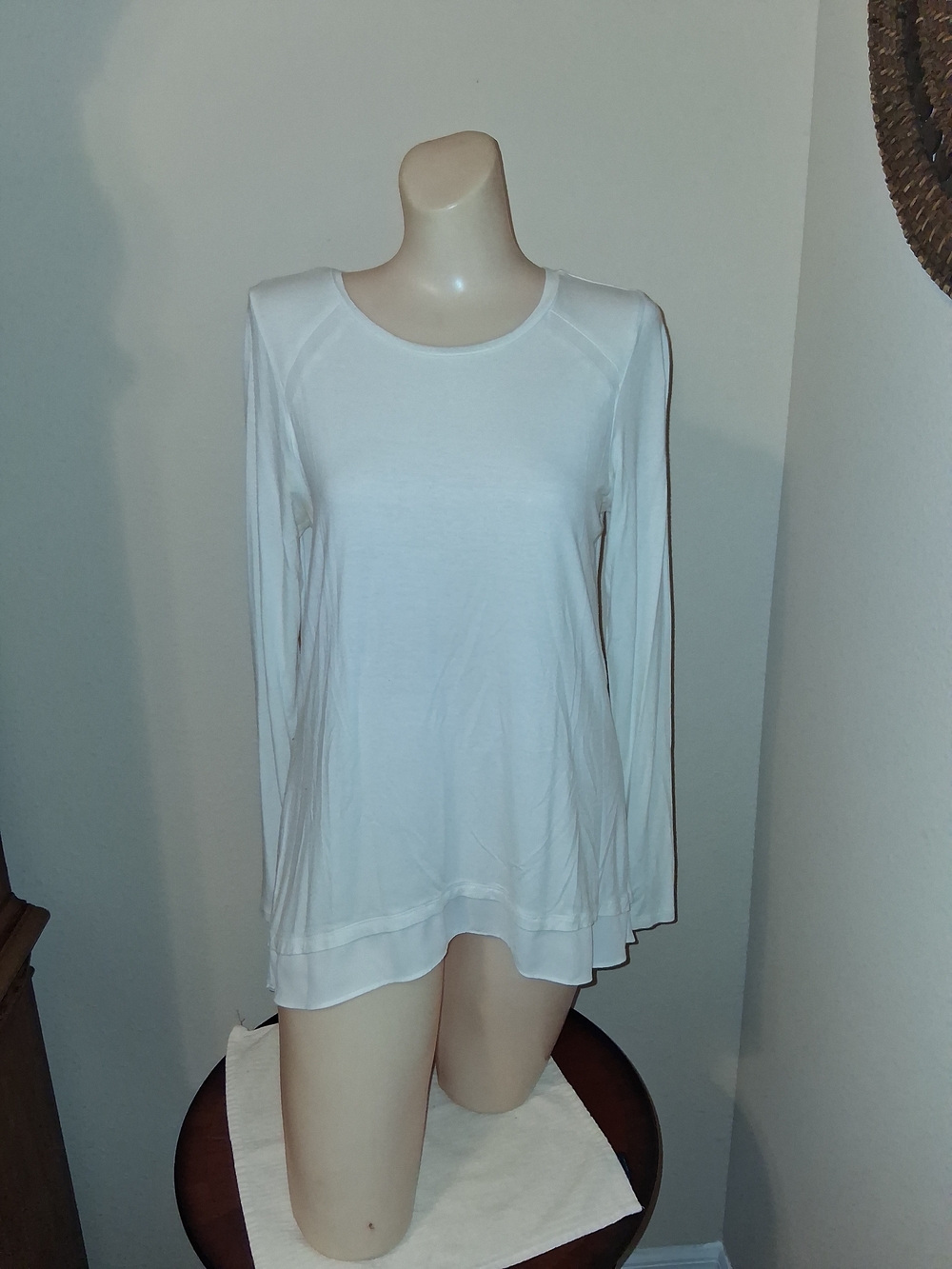 The Limited White Long-Sleeve Scoop Neck Top